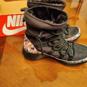 Size- 4Y- Nike Snow Boots